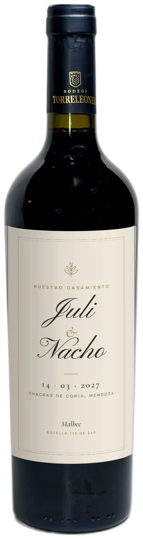 Botella con etiqueta de casamiento «Juli & Nacho»